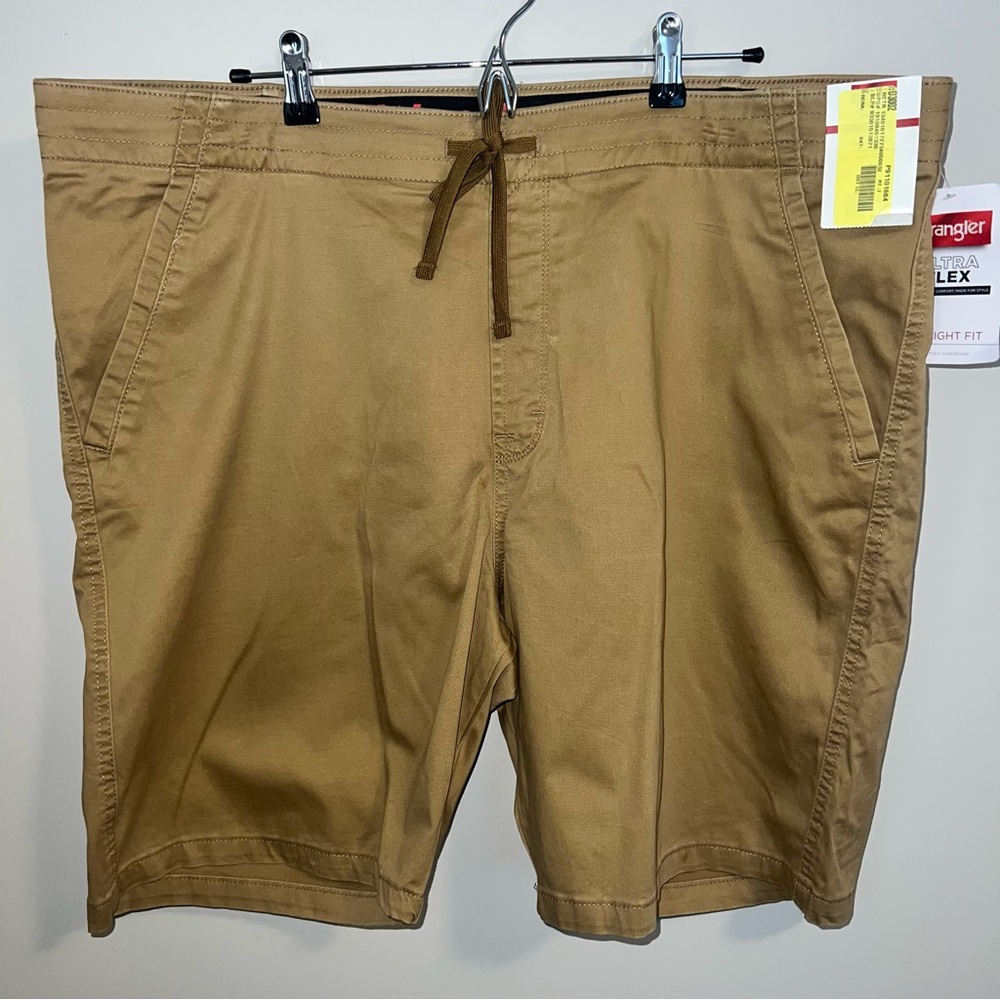 Wrangler Men's Chino Drawstring Shorts in Tan